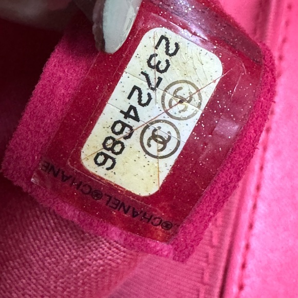 Chanel Old Medium Boy✨PRICE is FIRM✨ - Picture 10 of 16